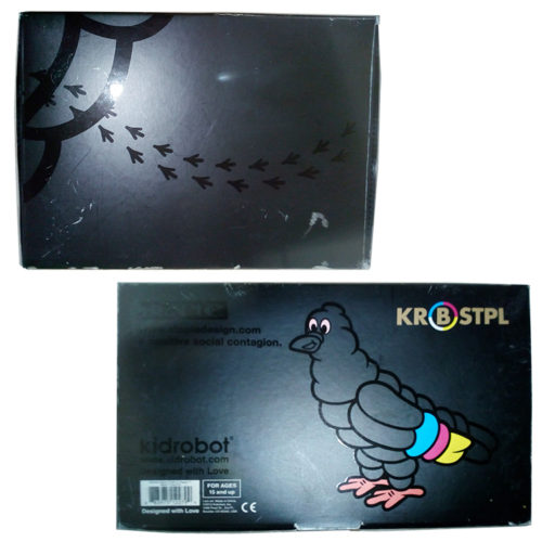 Kidrobot-Staple-Pigeon-black-Box-Details