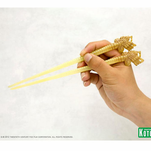 kotobukiya-chopsticks-Face-Hugger-hand
