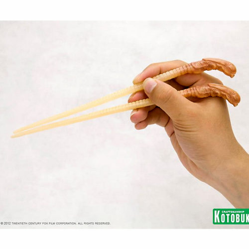 kotobukiya-chopsticks-alien-Chest-Burster_HAND
