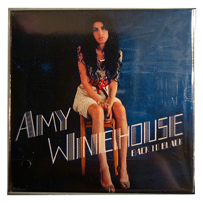 Designer Toys, Collectible Series & Urban Vinyls seit 2008 - superchan.de MGA-Miniverse-Real-Music-Record-Player-Series-1-Amy-Winehouse-Back-to-Black-front