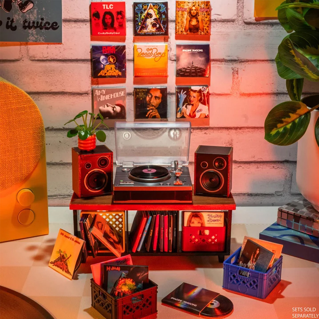 MGA Miniverse: Real Music - Record Player SET - superchan.de MGA-Miniverse-Real-Music-Record-Player-Set-details-teaser-wall